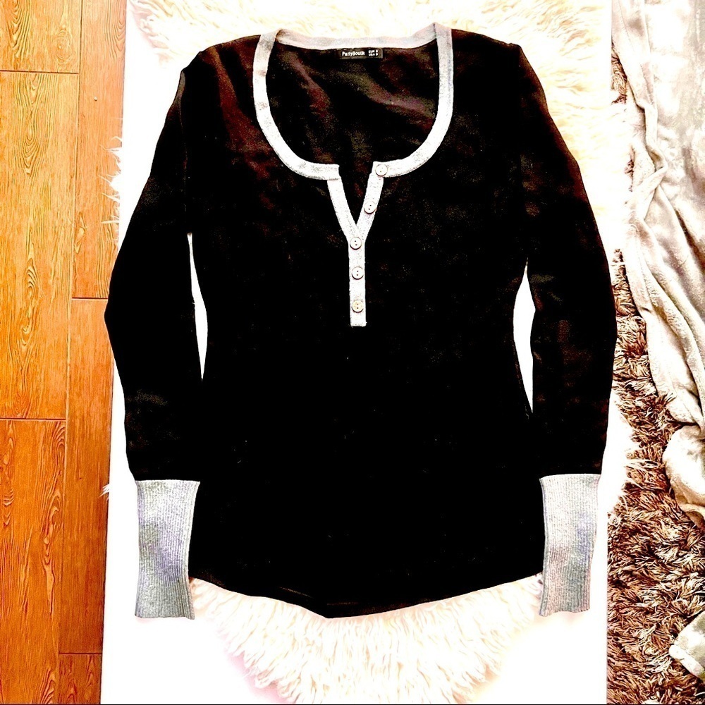 PattyBoutik Amazing 2 Tone Thick Henley Style Top! Sz S 🙋‍♀️🛍😻